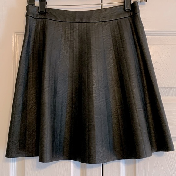 Cupcakes and Cashmere Cannes faux Leather Pleated Skirt, EUC - Picture 5 of 10